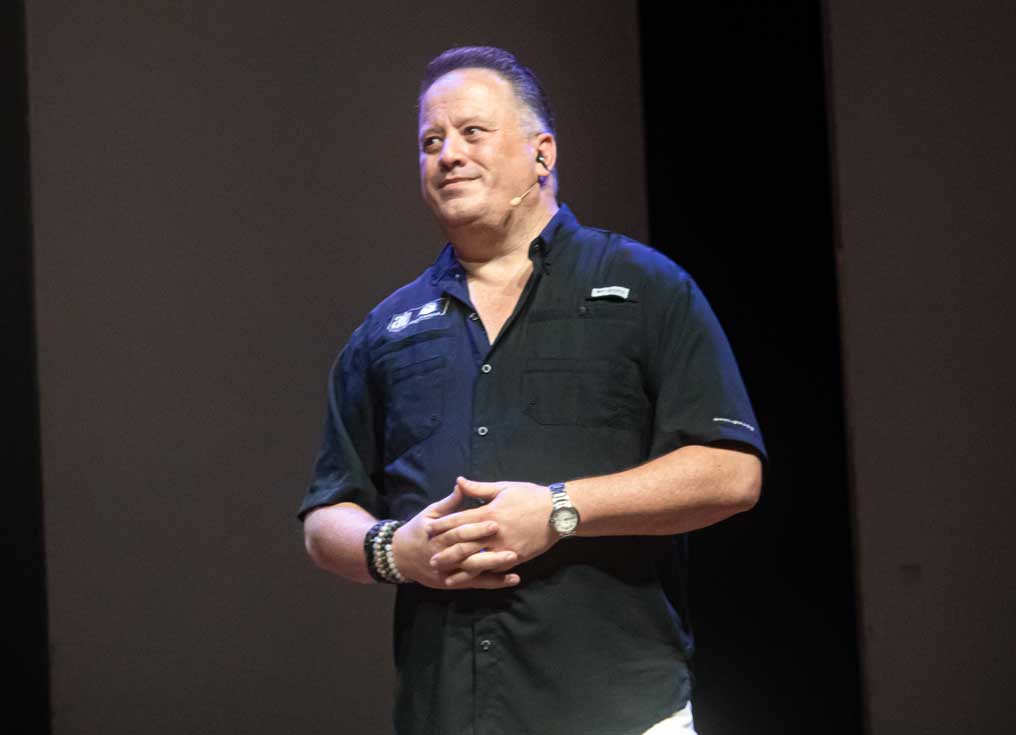 Don Stockwell conferencia Costa Vida  presenta y AIB