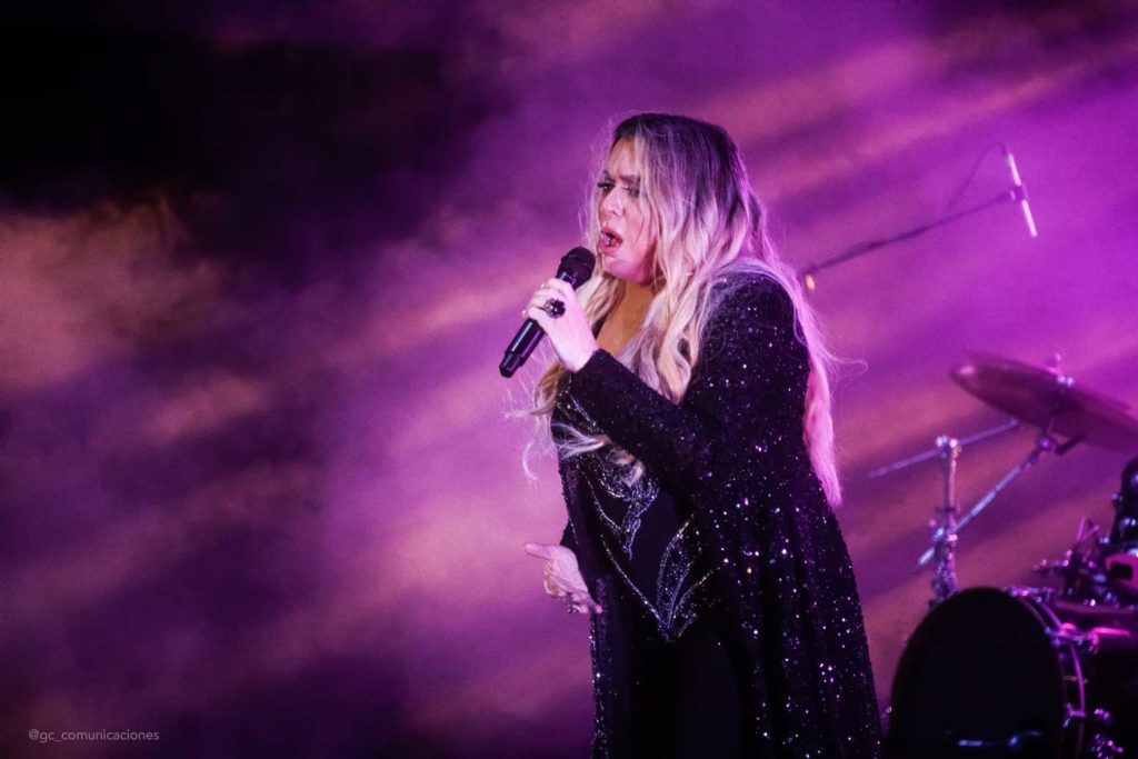 Ednita Nazario